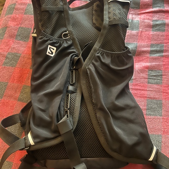 Salomon Handbags - Salomon running water pack